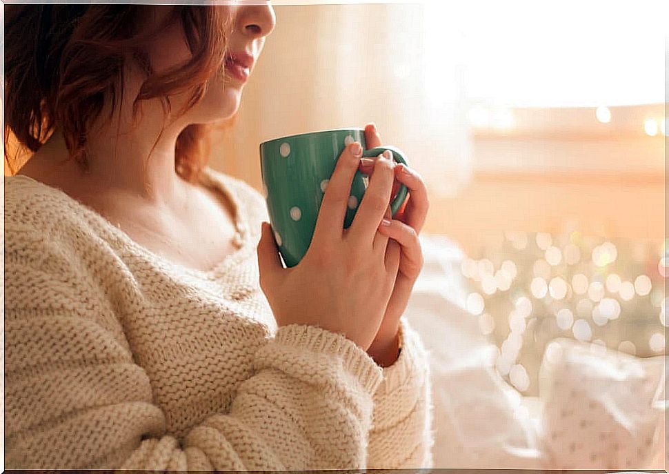 Drinking hot beverages helps reduce stress.