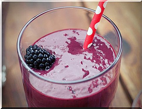 The blackberry and ginger smoothie is ideal to start the morning