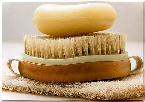 How to properly dry brush your skin