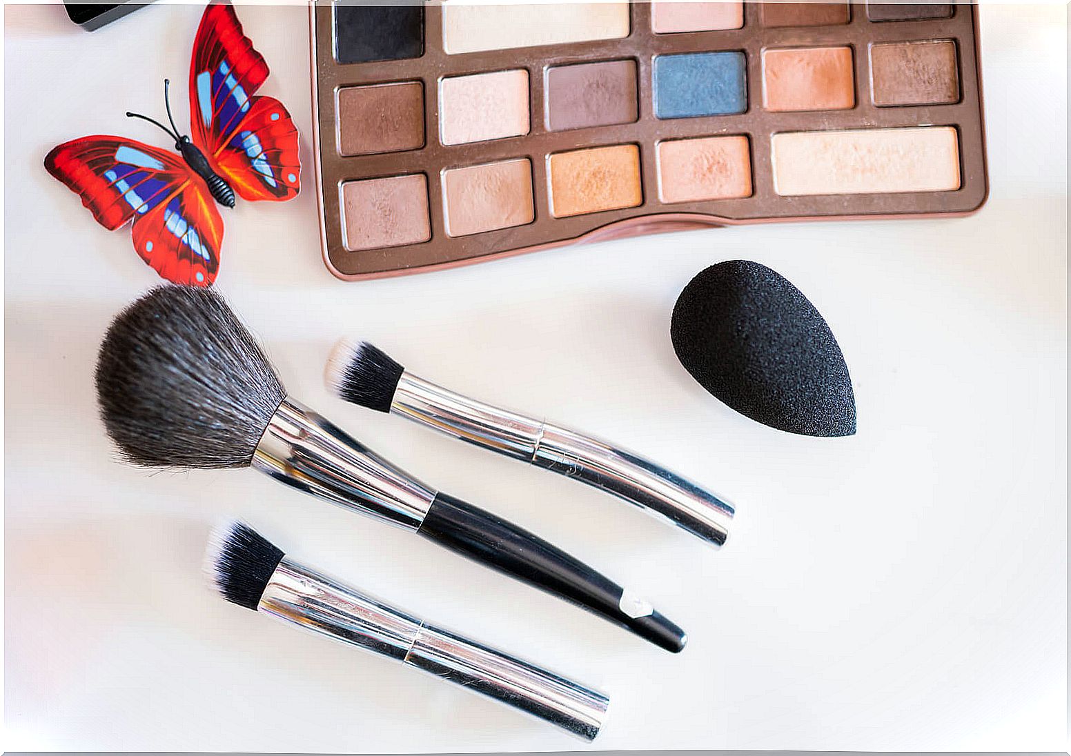 Makeup items that need to be disinfected.