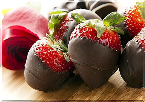 Strawberries with pure cocoa