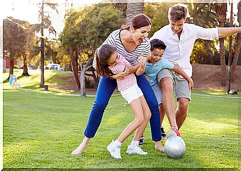 Family playing ball: talking with your child about the competition