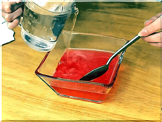 Person dumping water on jelly