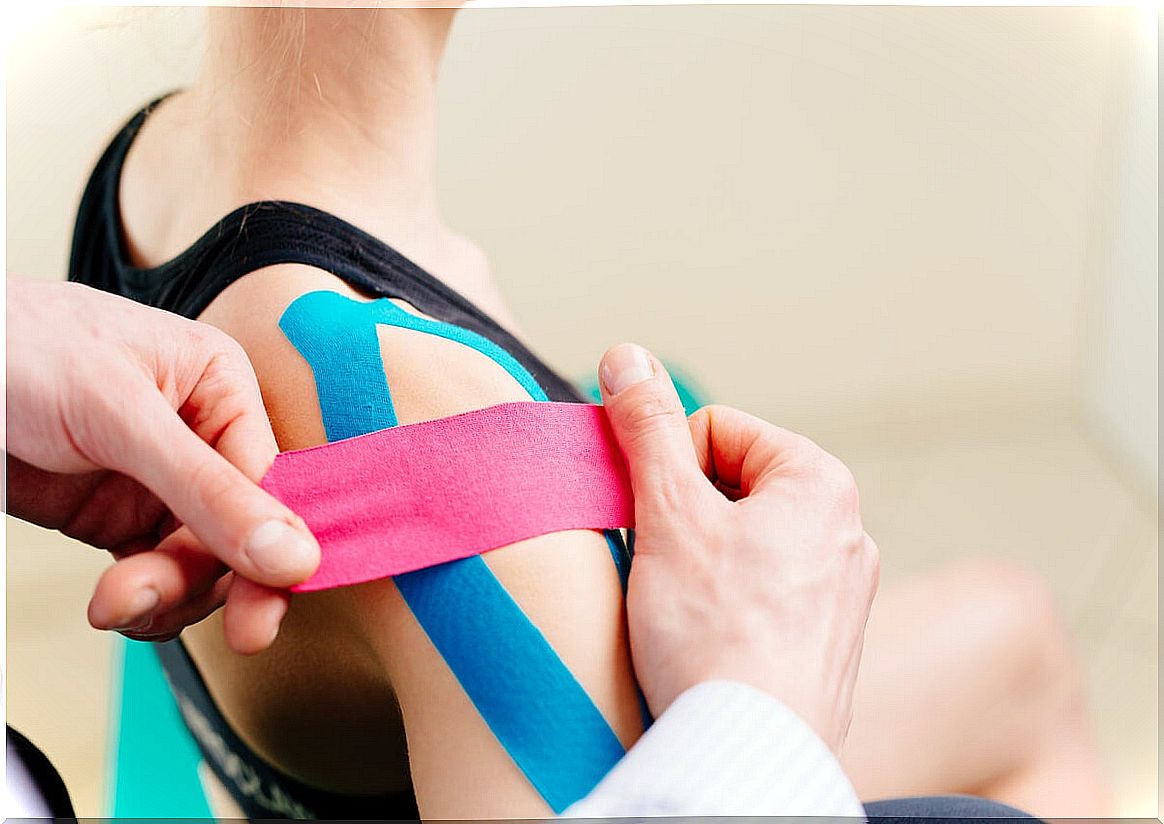 Kinesiotaping: how does it work and what are its benefits?