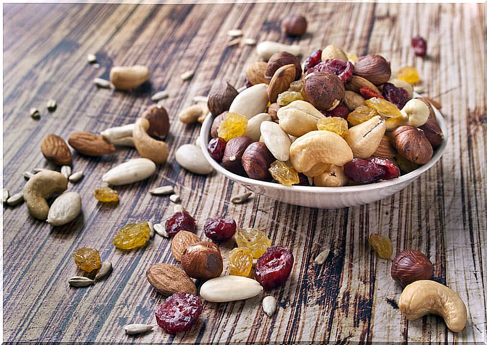 Nuts: contributions to a healthy diet