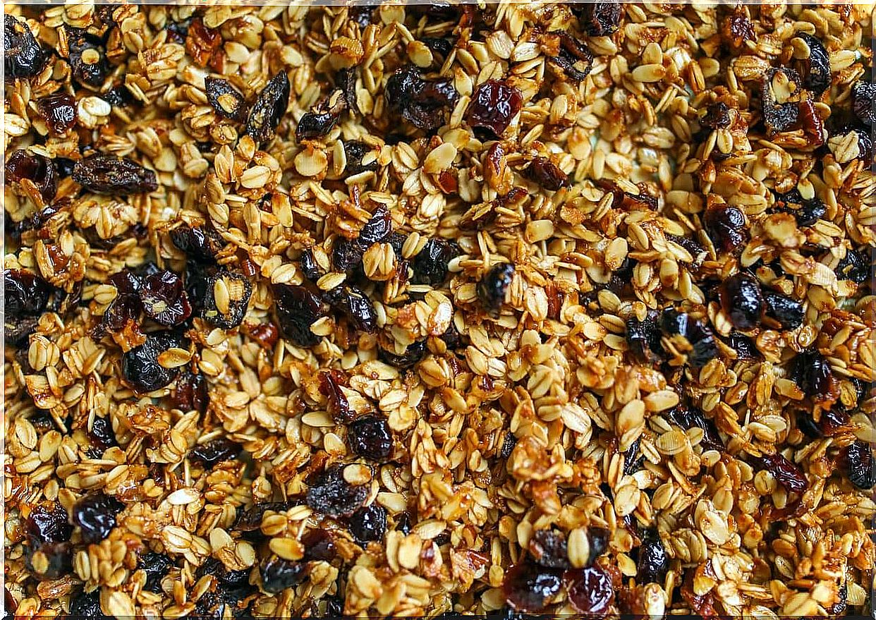 Granola with raisins.