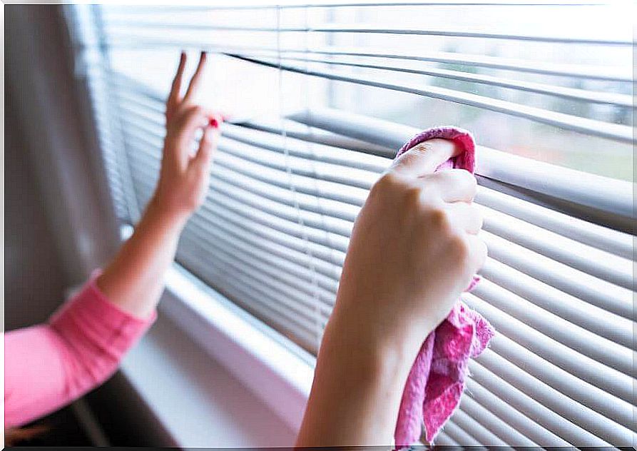 How to clean the blinds.